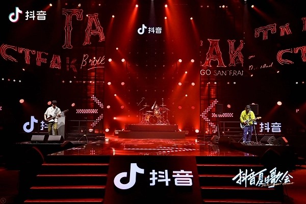 如何在抖音、快手等平台上快速涨粉？